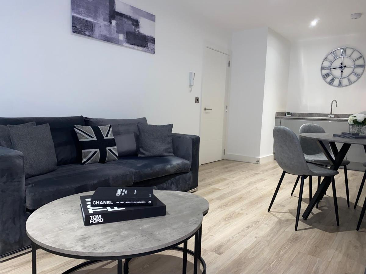 Roomotel - Broadoaks Apartments Solihull Exteriör bild